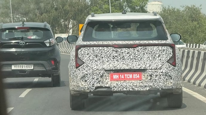 Camouflaged Kia Seltos (Photo: Reddit/@r/CarsIndia) Camouflaged Kia Seltos (Photo: Reddit/@r/CarsIndia)