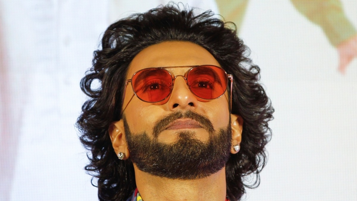 Can Ranveer Singh really be banned from Bollywood? front road between don 3 row
