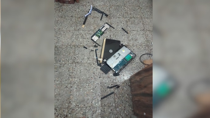 CBSE Class 12 student gets 57.4%, father smashes laptop, makes him sleep on floor (Photo: r/CBSE/Reddit) CBSE Class 12 student gets 57.4%, father smashes laptop, makes him sleep on floor