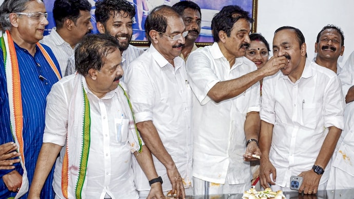 Chief Minister contenders in Kerala, Ramesh Chennithala (second from left), KC Venugopal (fourth from left) and VD Satheesan (extreme right), with other Congress leaders. (Photo: PTI) Chief Minister contenders in Kerala, Ramesh Chennithala (second from left), KC Venugopal (fourth from left) and VD Satheesan (extreme right), with other Congress leaders. (Photo: PTI)
