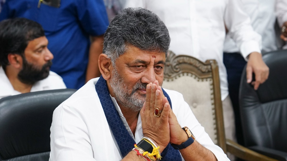 Congress in hectic parleys over new Karnataka govt, MLAs to meet at 4 pm today