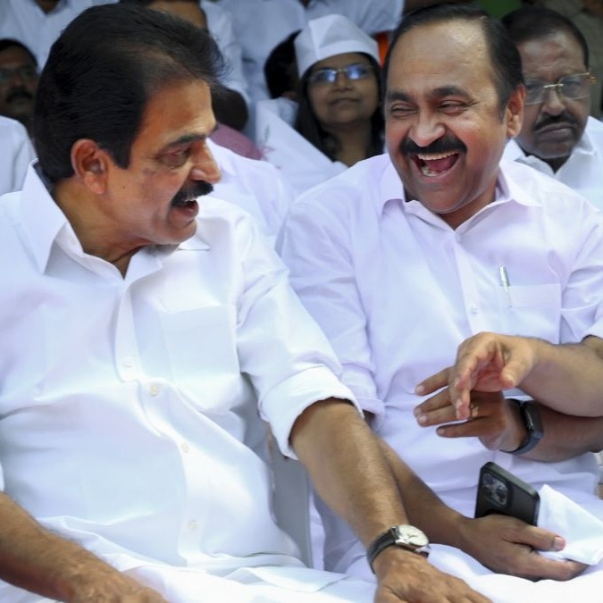 Kerala CM impasse deepens: Posters, Delhi parleys, Congress split exposed