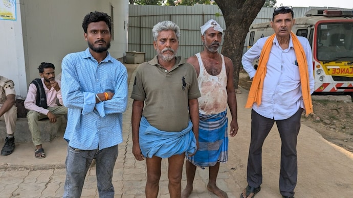 Relatives mourn victims of violent land dispute Deadly land dispute in Bihar village claims two lives