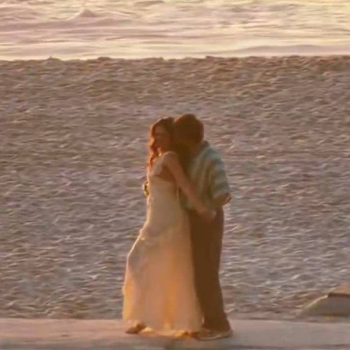 Viral: Shah Rukh Khan, Deepika Padukone film romantic beach scene for King