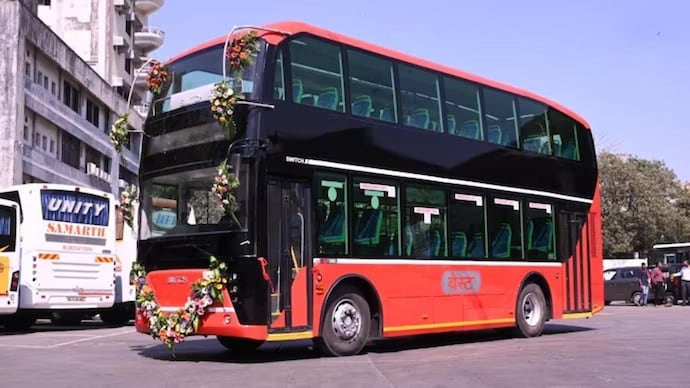 DMRC will start a hydrogen-powered shuttle bus service in Central Vista on May 15, 2026.(File Photo: ITG) राष्ट्रीय स्मारकों को नए अंदाज में दिखाएंगी बसें (File Photo: ITG)