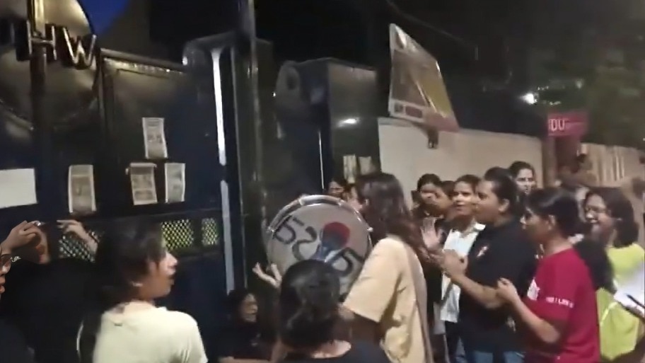 DU Women's Hostel: Midnight Protest Erupts Over Eviction, 'Extortion'