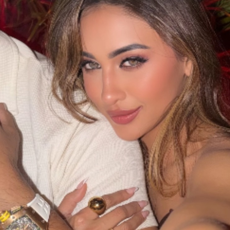 Krystle D’Souza shares pic with man amid dating rumours with Desi Bling’s AP