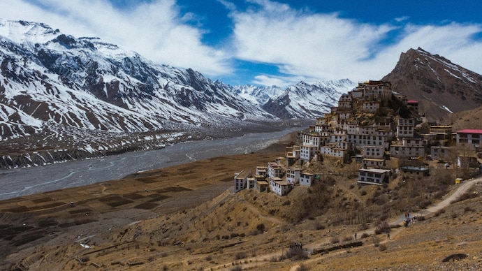 As temperatures rise, travellers are turning to seven hill and mountain destinations across India for summer relief. Discover hidden cool summer destinations in India under 30°C. From Tirthan Valley to Vagamon, explore offbeat hill stations with pleasant weather, fewer crowds, and perfect conditions for a peaceful holiday.