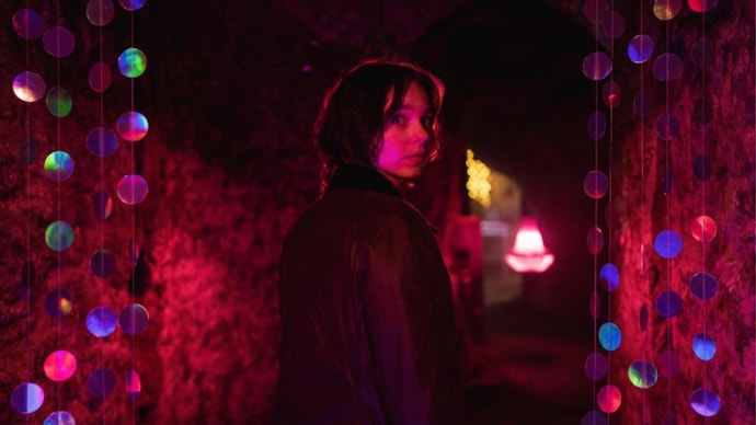 Emma Myers a Pip Fitz-Amobi in A Good Girl's Guide To Murder. (Photo: Still from the show)