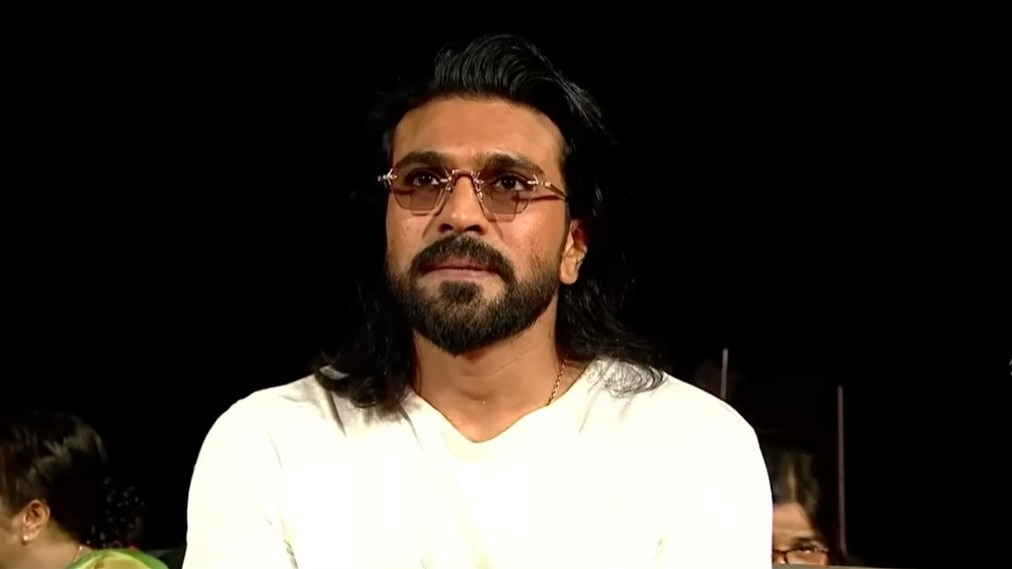 Fans mob Ram Charan at Peddi event in Bengaluru, pull out his injured hand