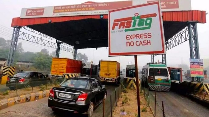 The MLFF system works by automatically identifying vehicles and deducting toll charges.