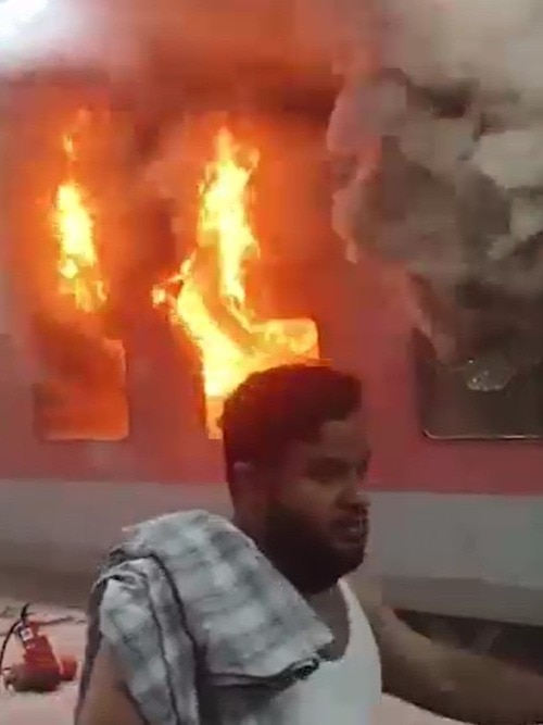 Fire breaks out in Hyderabad–Jaipur Express AC coaches at Nampally station; no casualties reported
