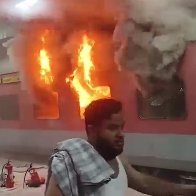 Fire breaks out in Hyderabad–Jaipur Express AC coaches; no casualties reported