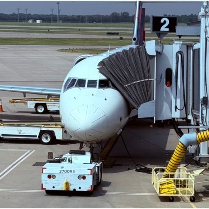 US pilot who delayed flight over safety concerns earns Internet’s respect