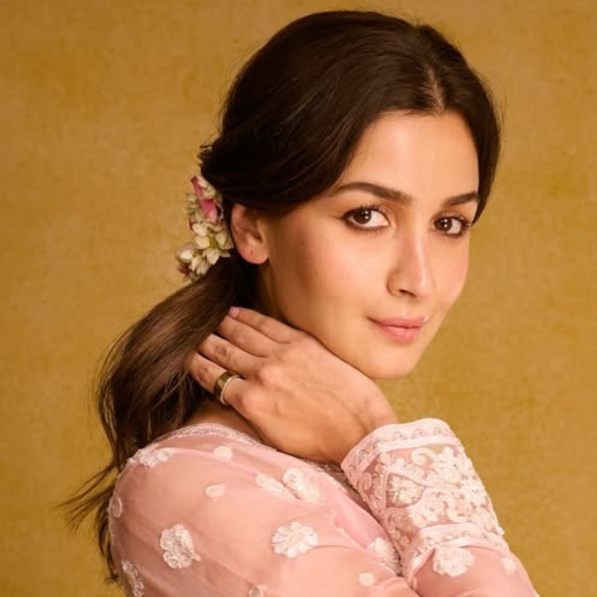 Alia Bhatt arrives for Cannes 2026 in Carolina Herrera ensemble. Watch video