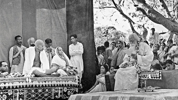 Welcoming Gandhi and Kasturba, Amra Kunj, Santiniketan, Feb. 18, 1940