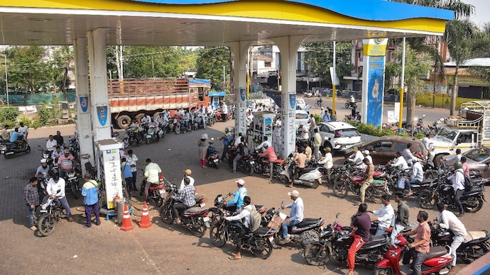 Commuters queue up for petrol at a fuel station in Maharashtra amid fears of fuel shortages. The Centre has assured there are no shortages. (Image: PTI) global fuel crisis crude oil petrol diesel lpg gas supply shortage prime minister narendra modi short term one year strait of hormuz blockade work from home policy changes international gas pipelines