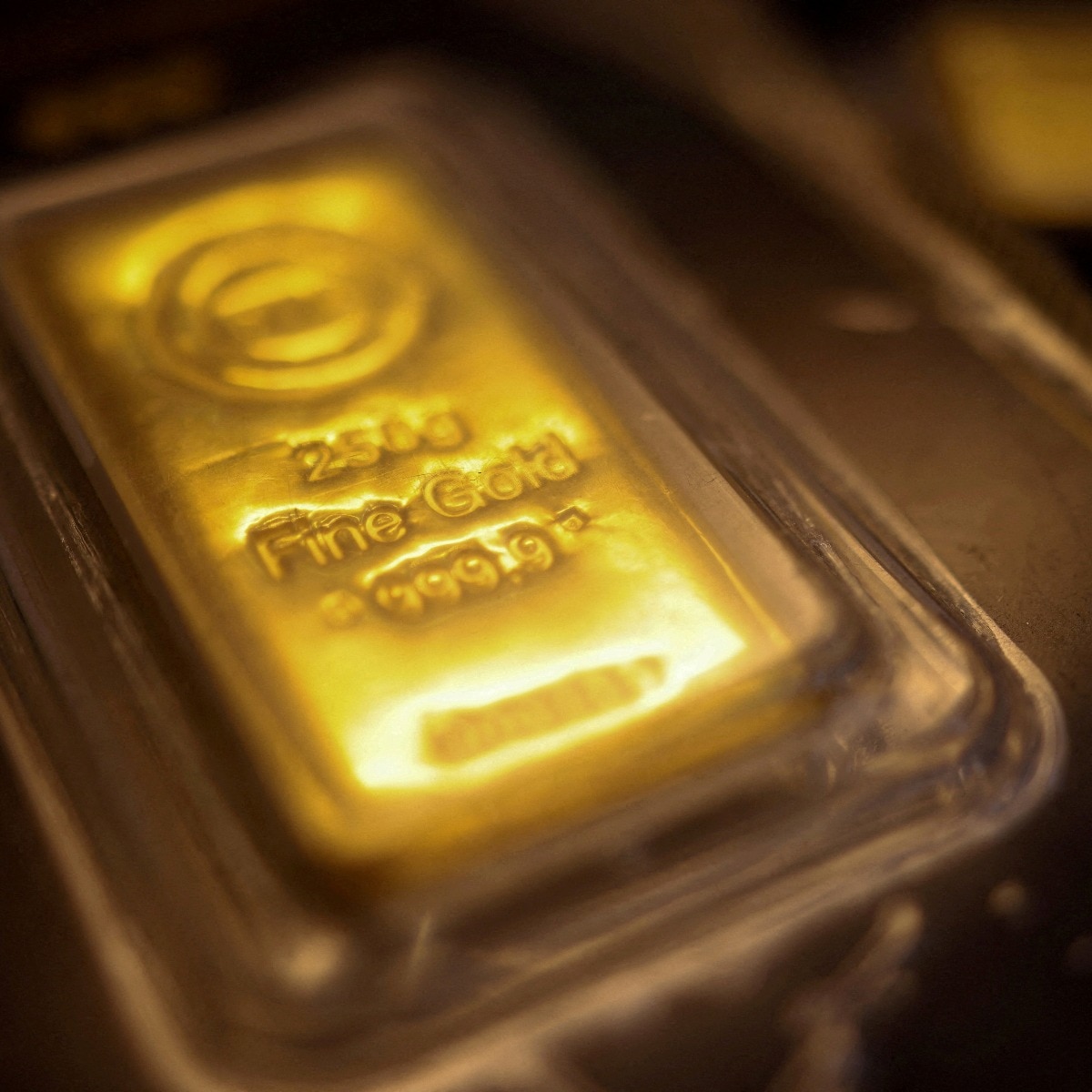 Ex-CIA agent stashed 300 gold bars, $2 million cash at home, arrested