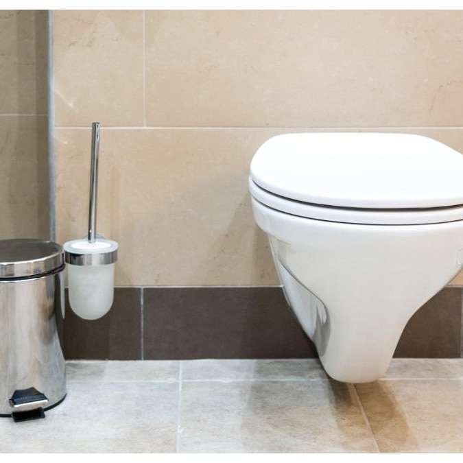 Sitting on the toilet for over 15 minutes daily? Doctors warn against this habit