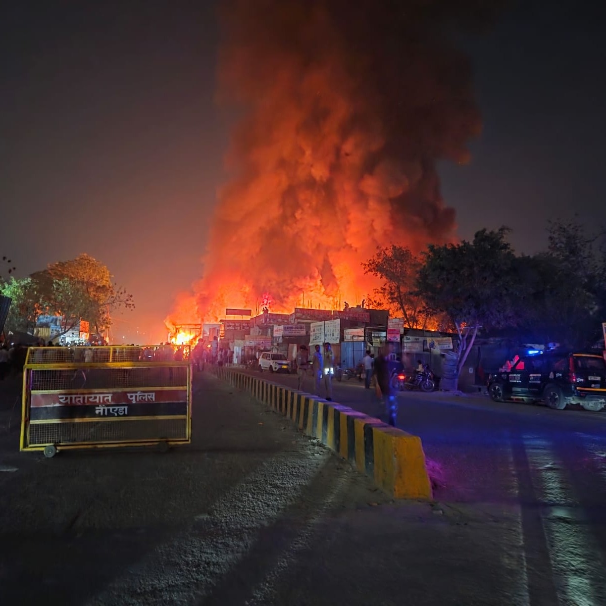 Massive fire engulfs furniture market in Greater Noida