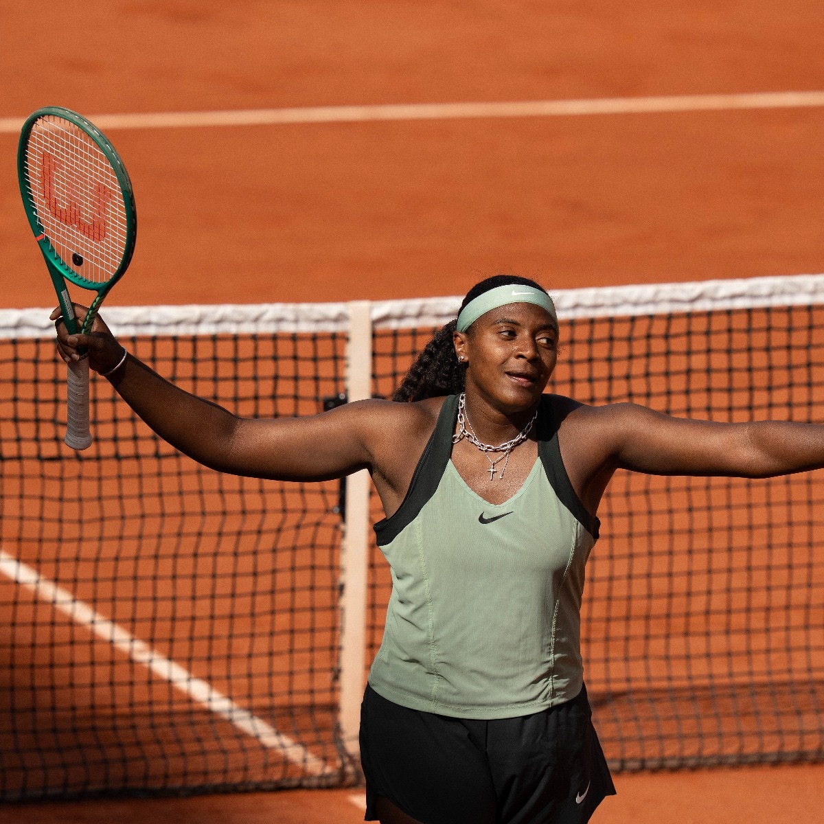 Baptiste suffers horrific knee injury at French Open, forced off on wheelchair
