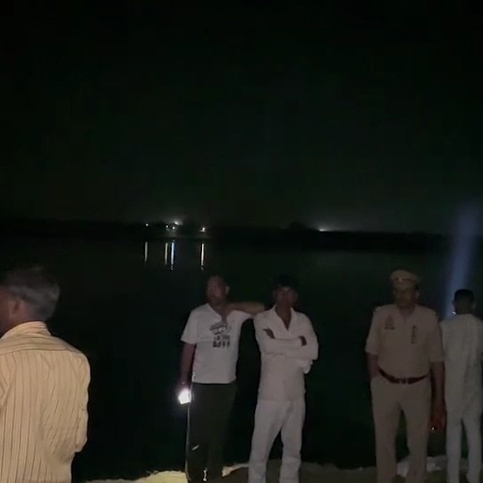 Two dead after boat carrying 9 capsizes in UP amid heavy rain