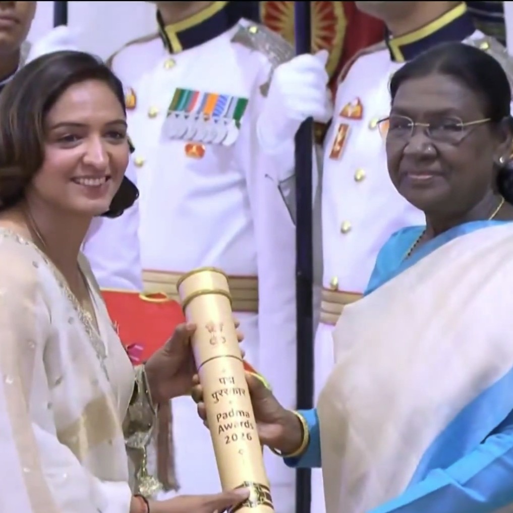 World Cup hero Harmanpreet Kaur receives Padma Shri, stuns in ethnic look: Video