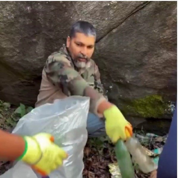 Haryana man picks up trash left behind by tourists across Himalayas. Watch