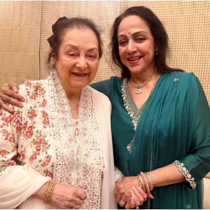 Saira Banu meets Hema Malini, recalls Dharmendra and Dilip Kumar's bond. See post