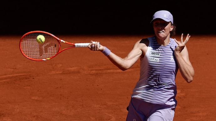 Iga Swiatek advaqnces through to the third round (Photo Reuters) Iga Swiatek
