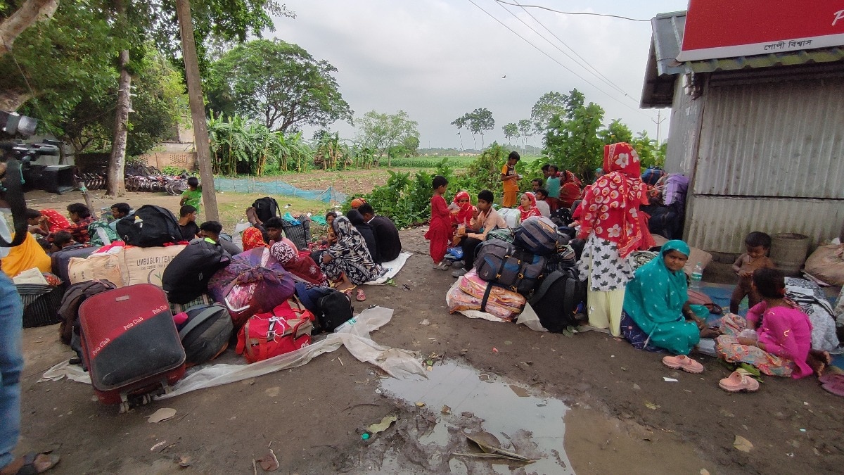 Mass exodus at Hakimpur border as '3D policy' pushes illegal immigrants to return