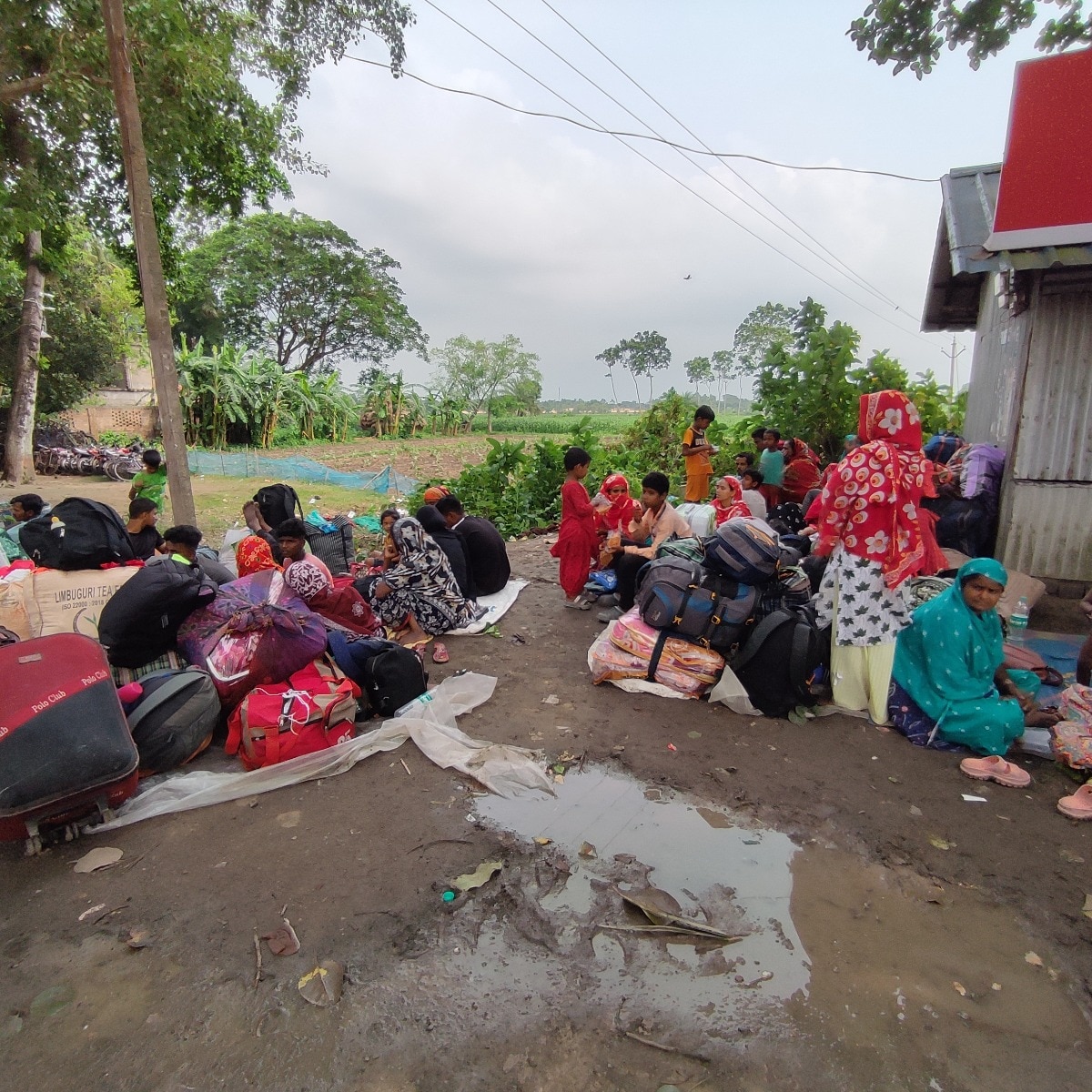 Mass exodus at Hakimpur border as 3D policy pushes illegal immigrants to return