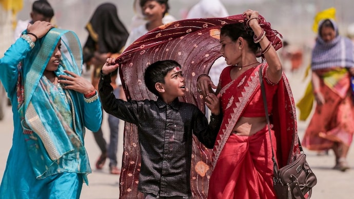 Maharashtra's heat wave is consistent with a broader pattern of rising temperatures across India. (Photo: PTI) India is baking as temperatures are primed to jump to 45 degrees Celsius today. Records are tumbling this April, but relief in the form of rain is expected by Tuesday. (Photo: PTI)