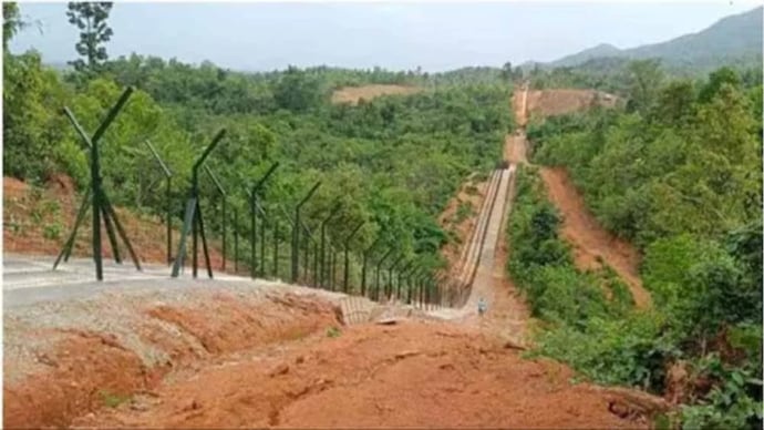 Villages along the Indo-Myanmar border in Manipur witnessed violence that left several people injured and homes torched. (File Photo: PTI) Kuki-Zo Village Heads Oppose Fencing of India Myanmar Border in Manipur