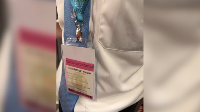 Indian doctor claims Vietnam airlines staff mocked family over business class seats (Photos: @drabhaydaga/X) Indian doctor claims Vietnam airlines staff mocked family over business class seats