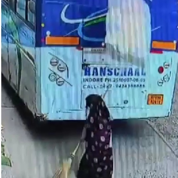 Indore sweeper gets hit by 100-kg parcel thrown from bus by mistake, survives