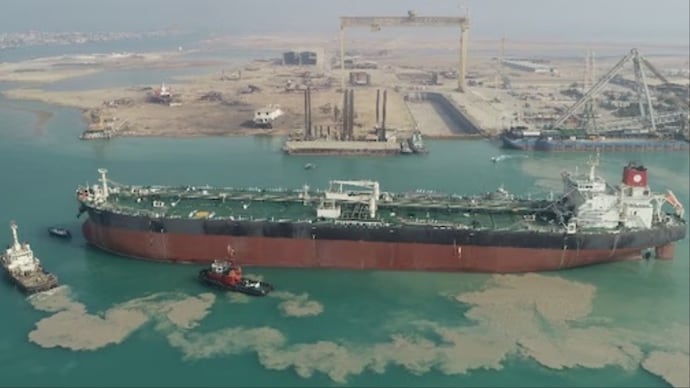 Tanker near Iran's Kharg Island Iran Kharg Island, hormuz blockade, strait of hormuz