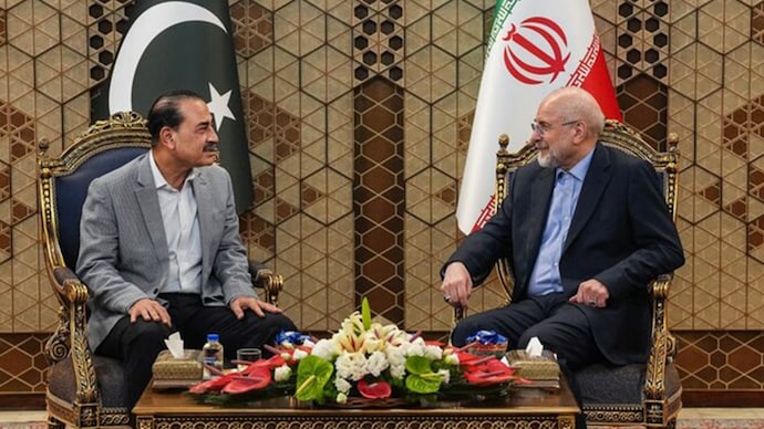 Pakistan Army Chief Gen Asim Munir (L) with Iran Parliament Speaker Mohammad Bagher Ghalibaf (R) in Tehran. (Photo: Iranian state media)