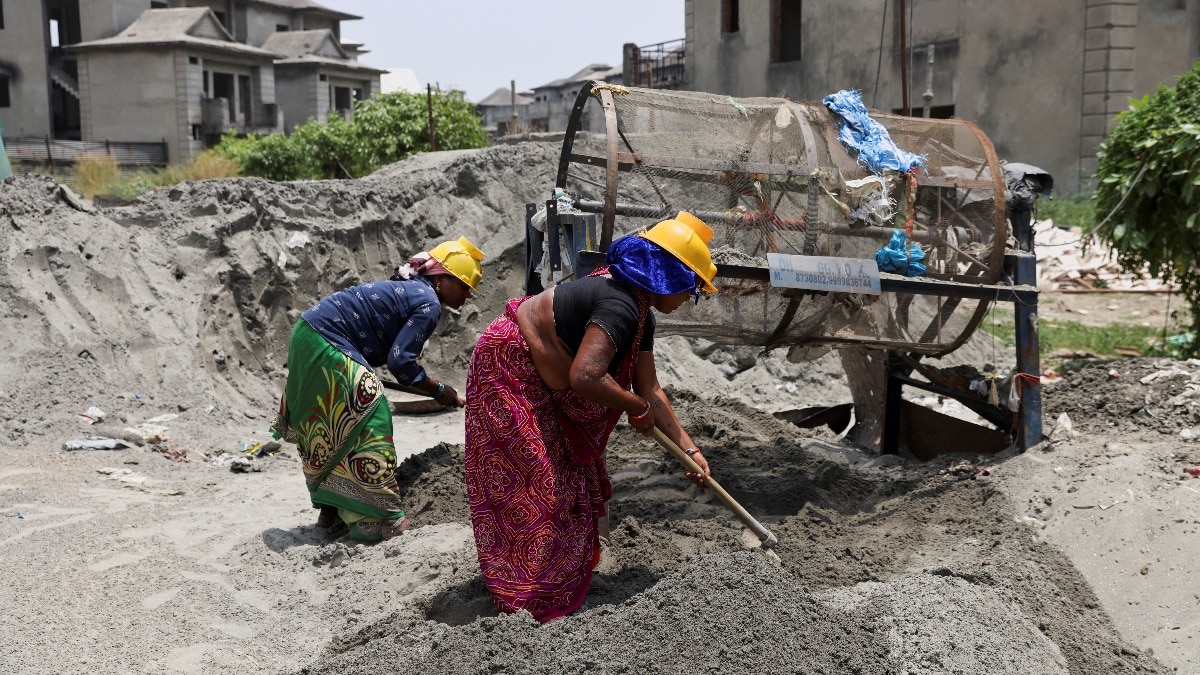 Karnataka govt hikes minimum wages of labourers by 60%