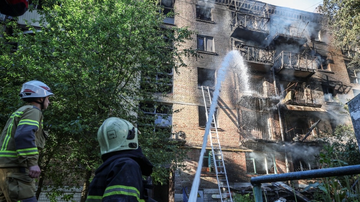 1 killed in massive Russian drone and missile strike on Kyiv