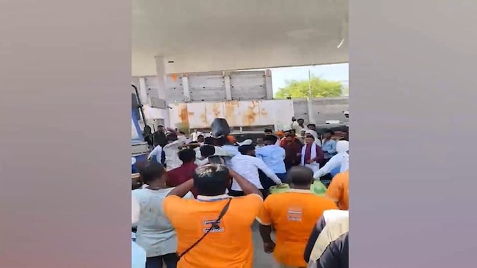 Hundreds gathered at a Washim petrol pump after a fuel tanker arrived, leading to fights over petrol and diesel. Maharashtra