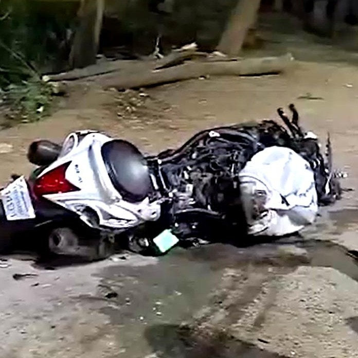 Sports bike speeding at 140 kmph rams car in Telangana; 5 killed