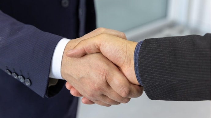 Man meets ex-manager after 16 years, asks him one question that leaves him speechless (Photo: Representational Image from Pexels) Man meets ex-manager after 16 years, asks him one question that leaves him speechless
