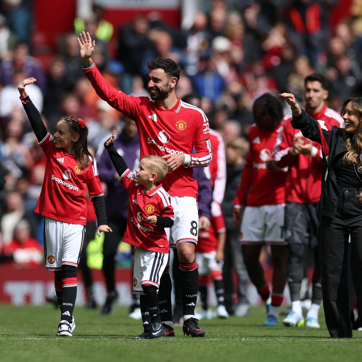 Bruno Fernandes equals Premier League record as Man Utd win VAR-marred clash