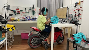 This 8-year-old founder learns at hackathons, factories instead of classrooms This 8-year-old founder learns at hackathons, factories instead of classrooms