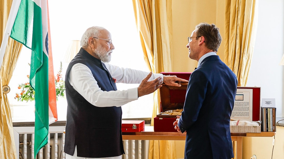 From Tagore epigrams to Shantiniketan bag: PM Modi, Swedish counterpart exchange cultural gifts From Tagore epigrams to Shantiniketan bag: PM Modi, Swedish counterpart exchange cultural gifts