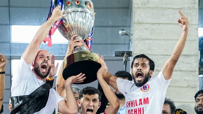 East Bengal lifted their first major Indian title after 22 years. (Photo: X/ ISL) Mohammed Rashid, Saul Crespo, Souvik Chakraborty, East Bengal FC, Indian Super League