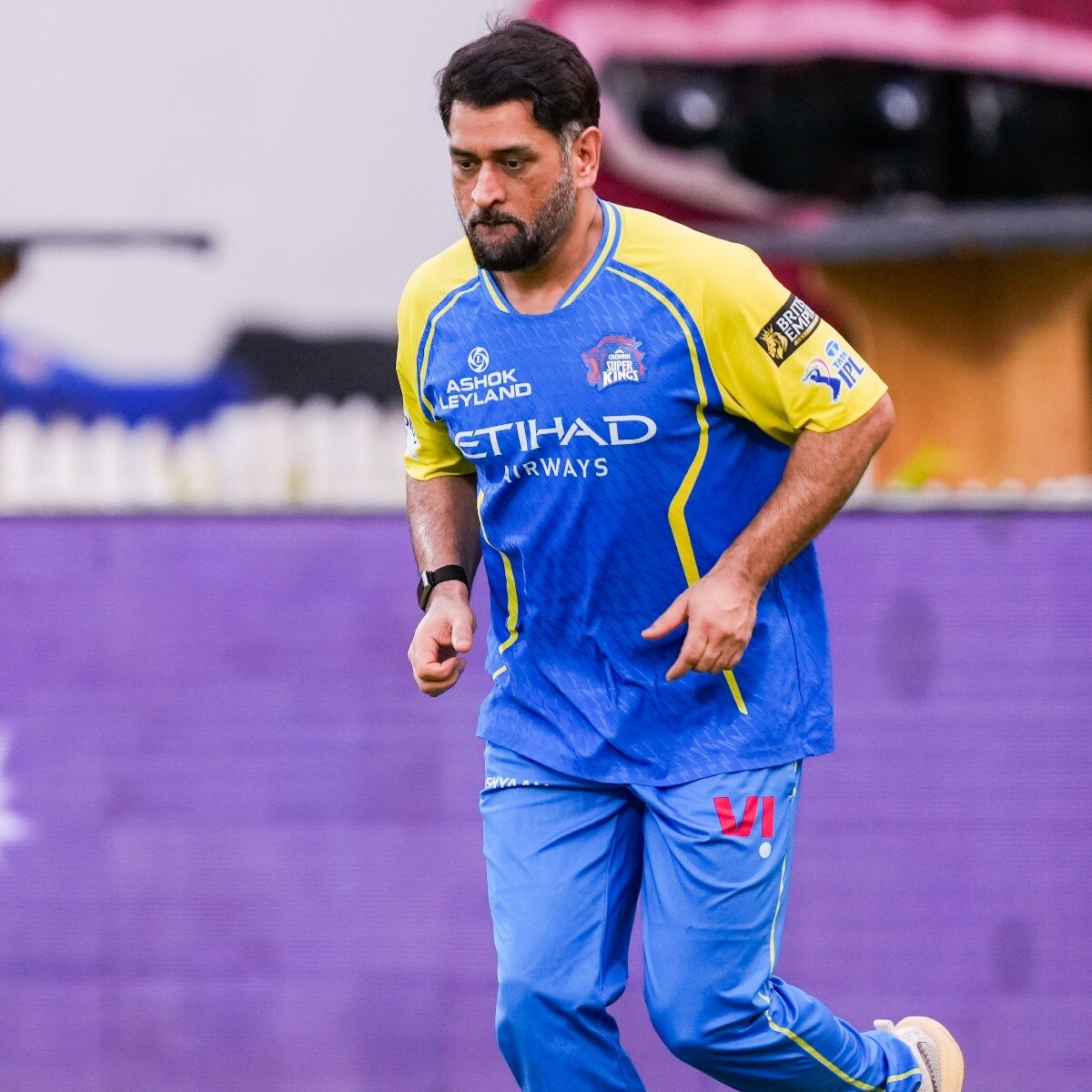 Why MS Dhoni doesn’t stay at venues in IPL 2026? Michael Hussey reveals