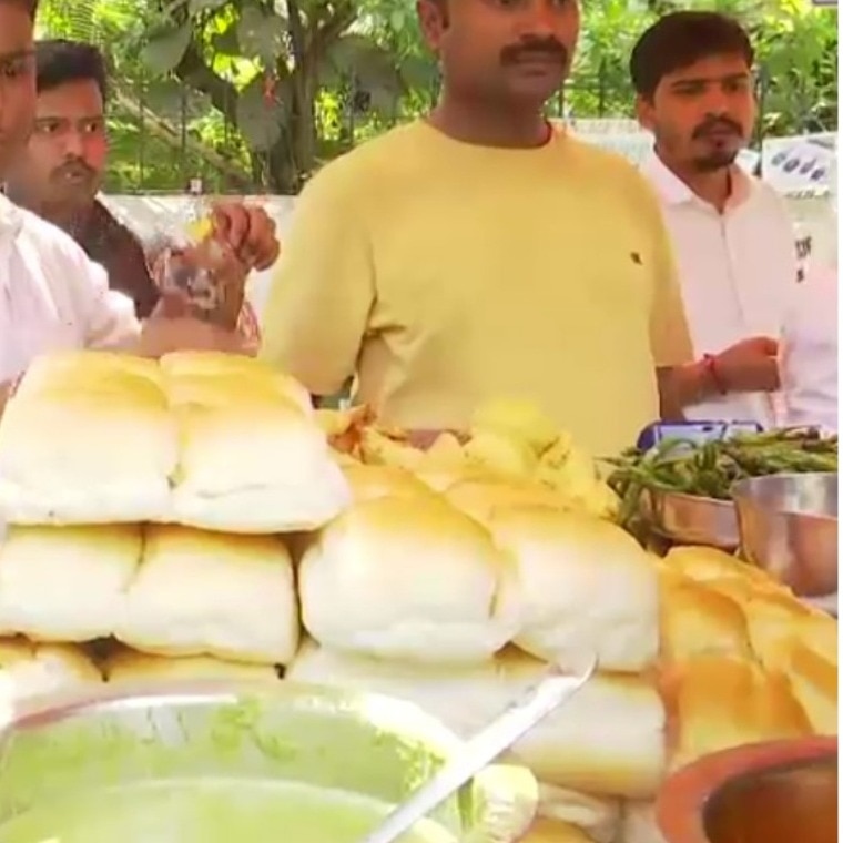 Mumbai vada pav
