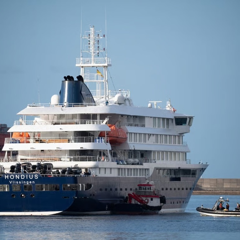 Australian passengers evacuated from hantavirus-hit cruise ship begin isolation